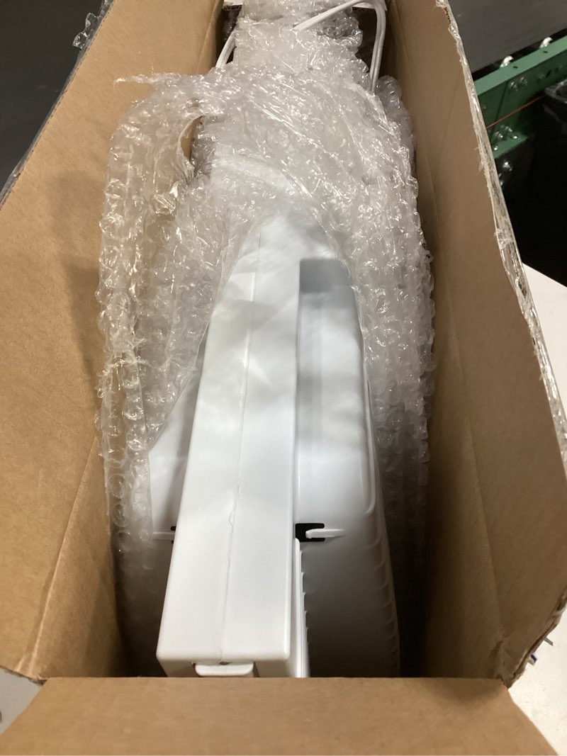 Condition photo showing Good Condition for comfort zone 9-inch 3-speed reversible twin window fan – dual blade window exhaust fan with auto-locking expanders, 22.25" to 33" wide – tabletop feet & removable bug screen included white 3-speed