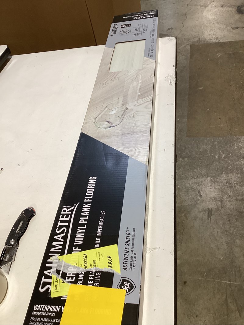 Condition photo showing New/Like New for stainmaster sanderling spruce off-white 12-mil x 7-in w x 48-in l waterproof interlocking luxury vinyl plank flooring (18.78-sq ft/ carton)