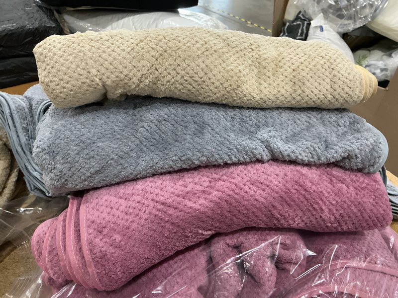 Condition photo showing Good Condition for preboun 15pcs bath towels set washcloths microfiber,3 colors | quick dry coral velvet, highly absorbent for beach pool gym spa, soft waffle texture, includes hand towel washcloth