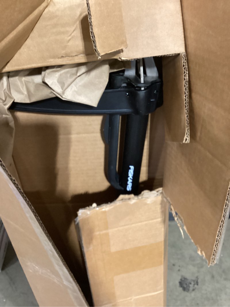 Condition photo showing Good Condition for fiskars stand-up weed puller tool, 4 serrated stainless steel claws grip roots for permanent removal, reinforced foot platform penetrates tough soil, easy-eject & ergonomic offset handle, 39"