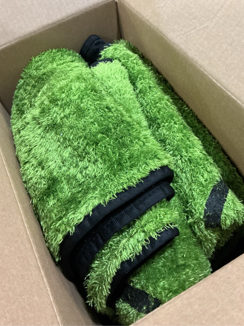 Condition photo showing As Is for PatiencET Washable Pee Pads for Dogs, 24"x 36" Super Absorbent Reusable Puppy Pads for Pet Training, Housebreaking and Incontinence, 2 Pack Puppy Potty Pads with Leakproof Non-Slip Bottom Printed Green 24x36“(2PCS)