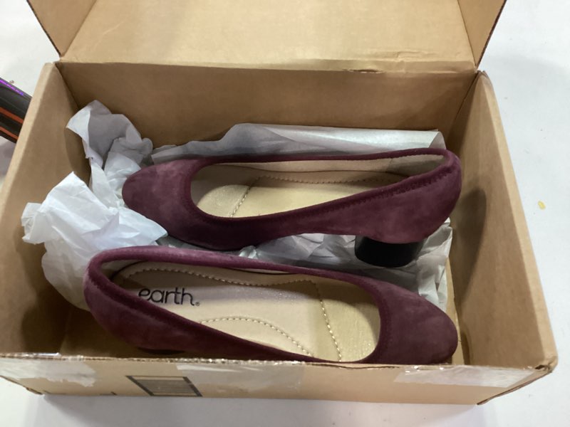 Condition photo showing New/Like New for Earth Women's Rellia Pumps 9 Wide Red 600