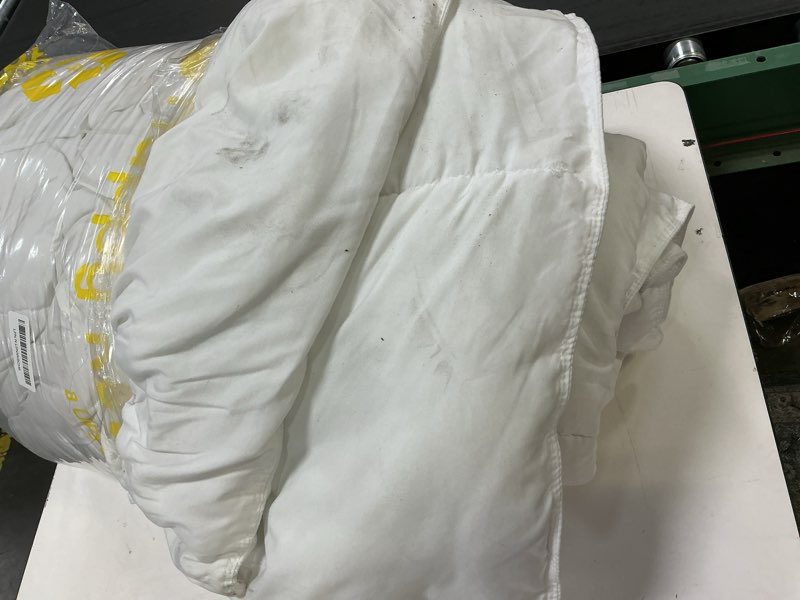 Condition photo showing As Is for DOWNCOOL Comforters Oversize King Size, White All Season Duvet, Lightweight Quilt, Down Alternative Hotel Comforter (White, Oversize King 116x98 Inches) Lightweight Comforter Oversized King White