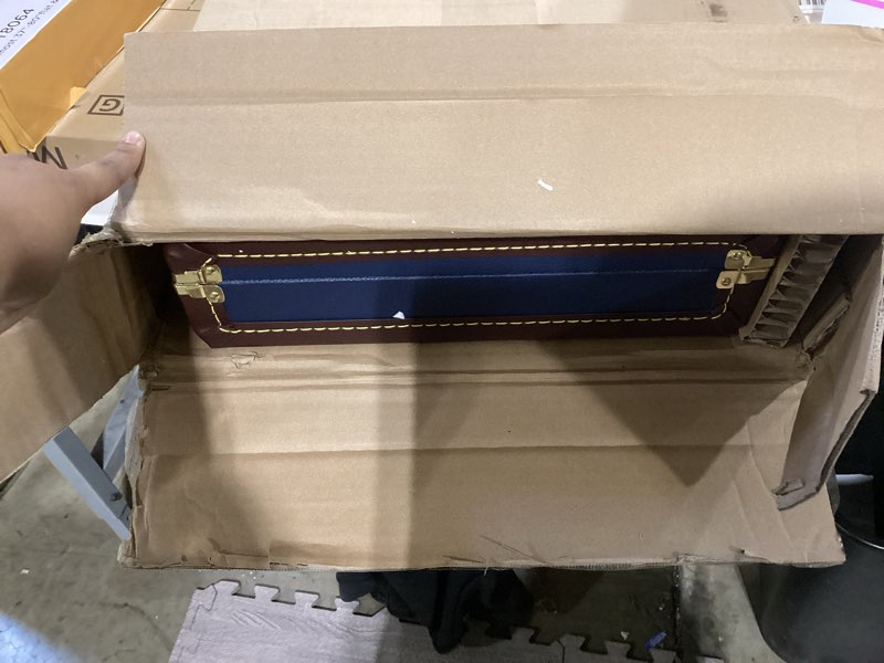 Condition photo showing Good Condition for fender classic series wood case, stratocaster/telecaster, navy blue navy blue stratocaster/telecaster