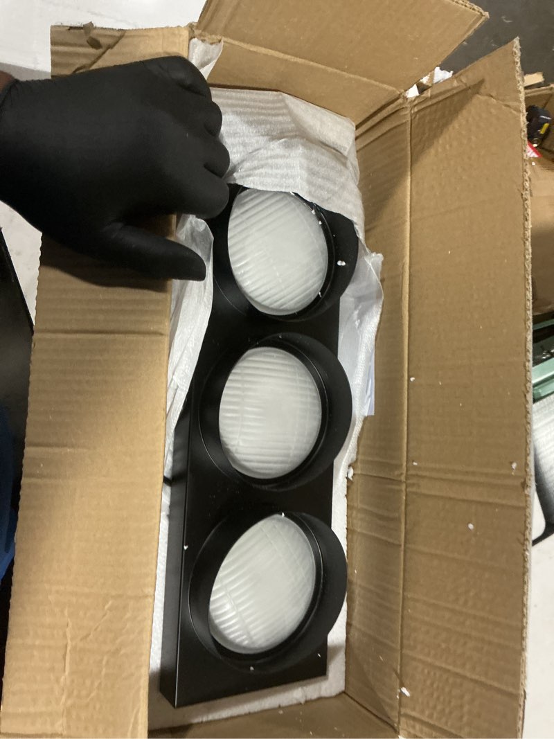Condition photo showing Good Condition for yeesport traffic light wall lamp, retro traffic led light with remote controller, kids bedroom stop light, room decor light, vintage fun signal light for bedroom, living room, club, bar, pub