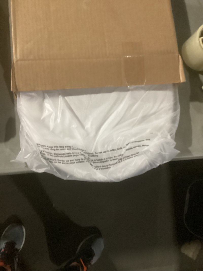 Condition photo showing Good Condition for mayfair caswell modern slow close toilet seat, durable plastic seat, made in usa, round, white round 1 seat
