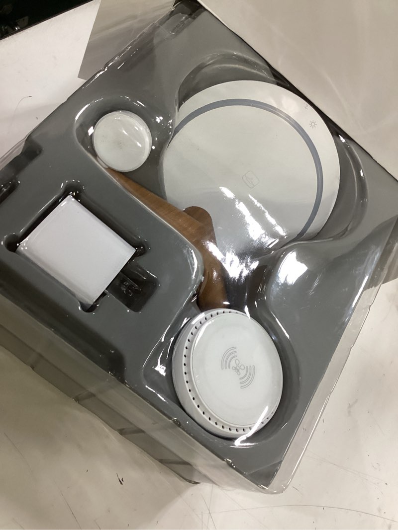 Condition photo showing Good Condition for magsafe qi2 charge tree
