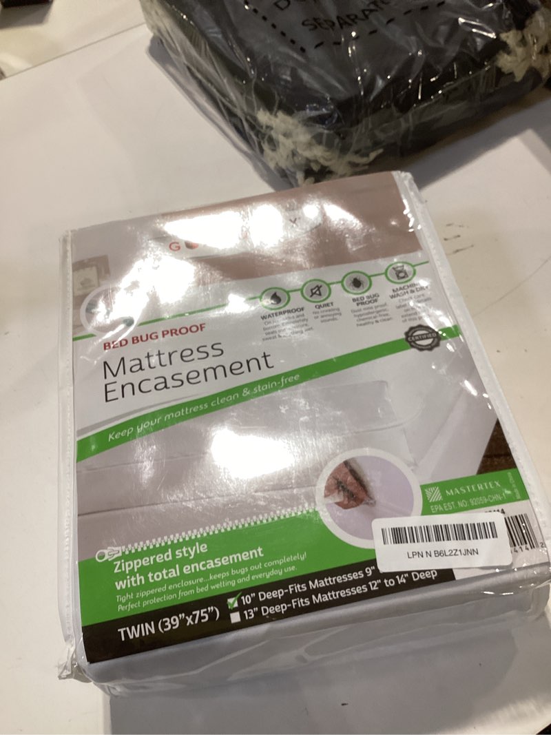Condition photo showing New/Like New for guardmax jersey knitted twin zippered mattress encasement - waterproof & bed bug proof mattress protector - comfortable, soft, and noiseless zippered bedding - dust mite proof (39 x 75 x 10)