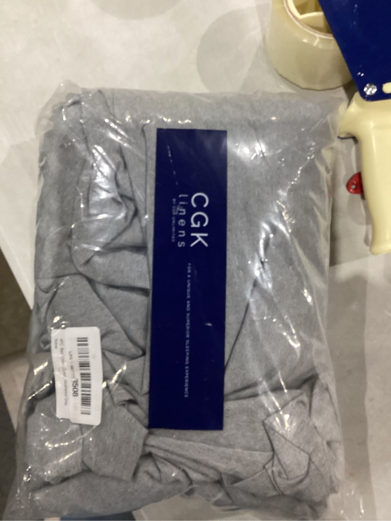 Condition photo showing Good Condition for Queen Size 4 Piece Sheet Set - Comfy Breathable & Cooling Bed Sheets Set - Hotel Luxury Bedding for Women, Men, Kids, Teens, Boys & Girls - Deep Pockets, Soft & Wrinkle Free - Grey (Heathered Sheets) Queen 06 - Heathered Grey