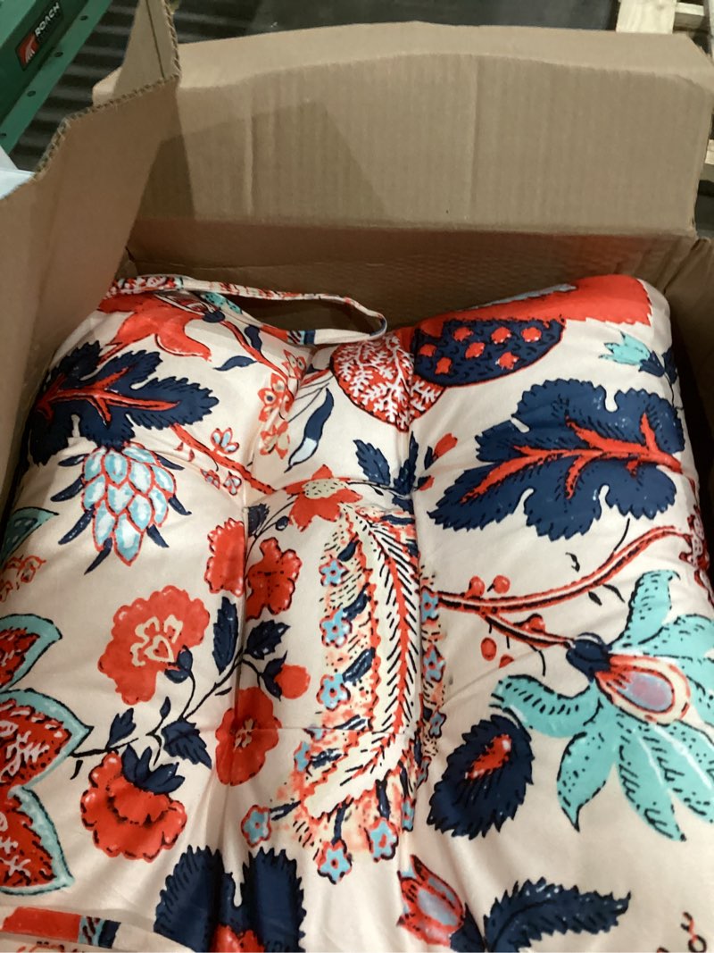 Condition photo showing Good Condition for 2-Pack Outdoor/Indoor Wicker Patio Seat Cushion Pad with Ties - Dining Chair Cushion, 17" x 17" (Blue and Red Leaves)