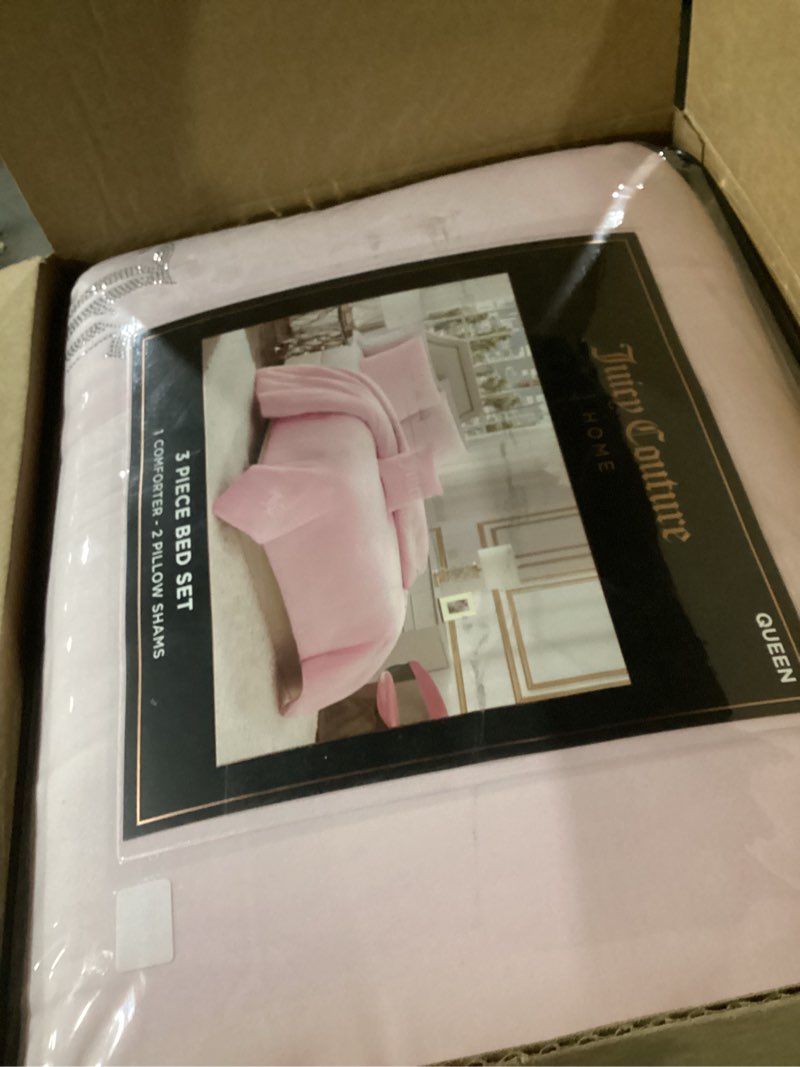 Condition photo showing New/Like New for similar to photo) juicy couture plush reversible embossed crown 4-piece full/queen comforter set with decorative pillow, light pink