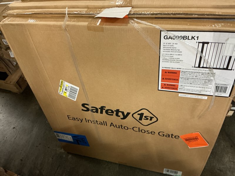 Condition photo showing New/Like New for safety 1st easy install auto-close gate, black