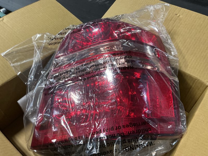 Condition photo showing Good Condition for TYC 11-5931-00 Toyota Highlander Passenger Side Replacement Tail Light Assembly
