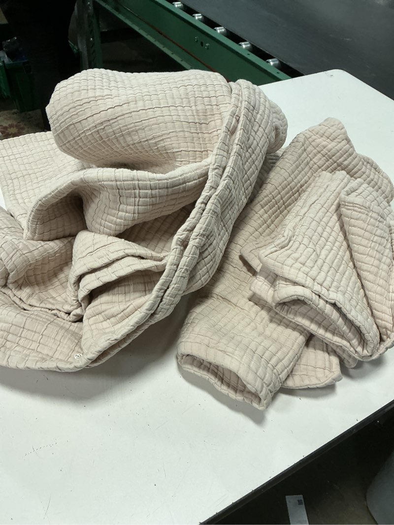 Condition photo showing Good Condition for organic ribbed cotton coverlet set color ivory (unknown size)