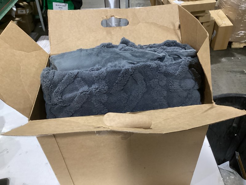 Condition photo showing Good Condition for Drewin Queen Size Weighted Blanket 15 lbs for Adults, 60" x 80" 3D Stylish Jacquard Weighted Blankets for Sofa Bed, Cozy Warm Sherpa Throw Blanket for Calming and Relax, Grey Jacquard Grey 60*80 15LBS
