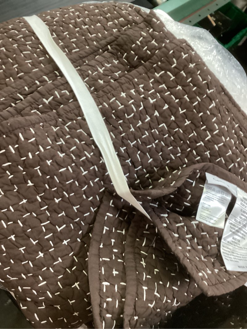 Condition photo showing Good Condition for organic cotton hand stitched quilt size: king/cal king