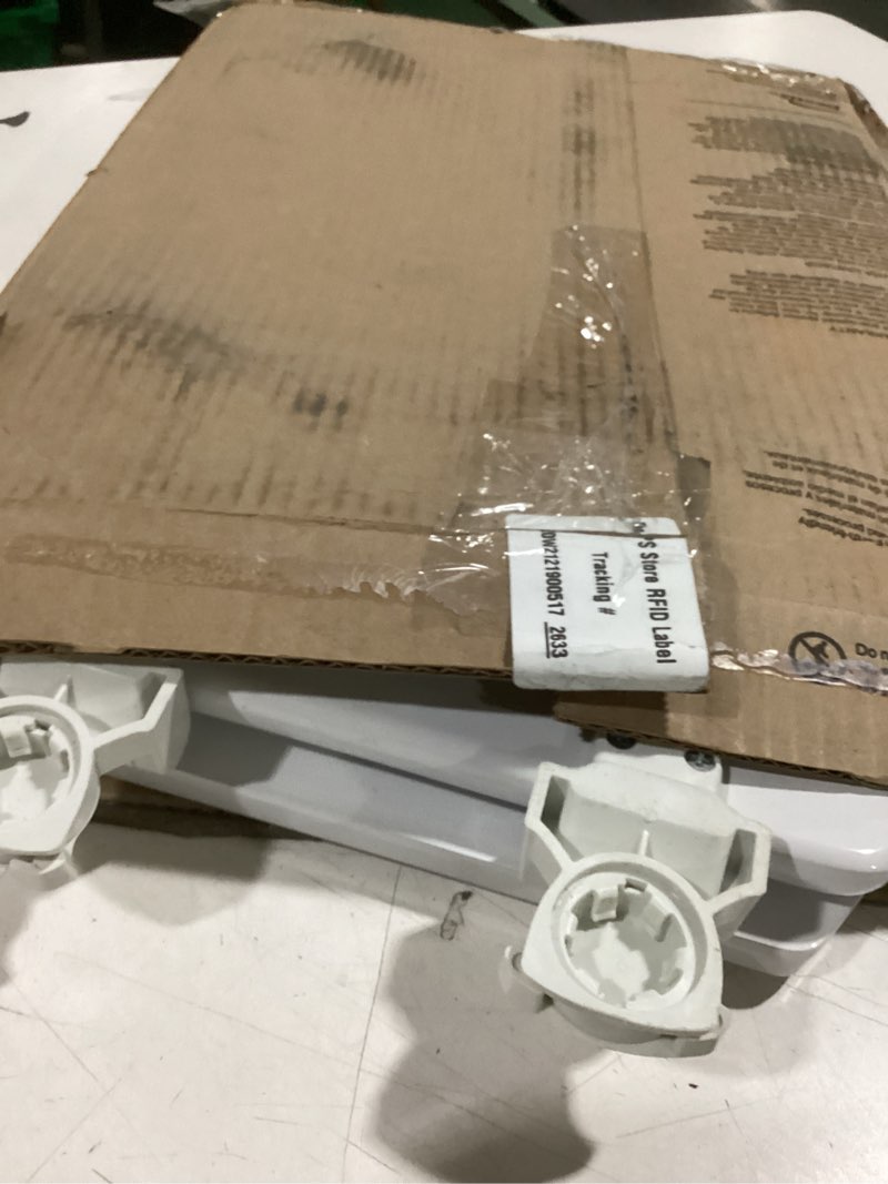 Condition photo showing Good Condition for Bemis Round Enameled Wood Toilet Seat in Cotton White with Easy•Clean Hinge