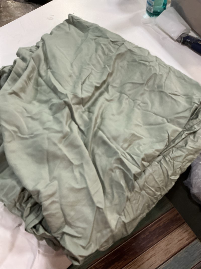 Condition photo showing New/Like New for quince organic crisp percale duvet cover solid: dried sage full