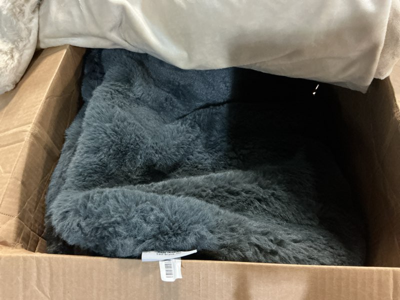 Condition photo showing Good Condition for luxury faux fur throw, 50x60, slate