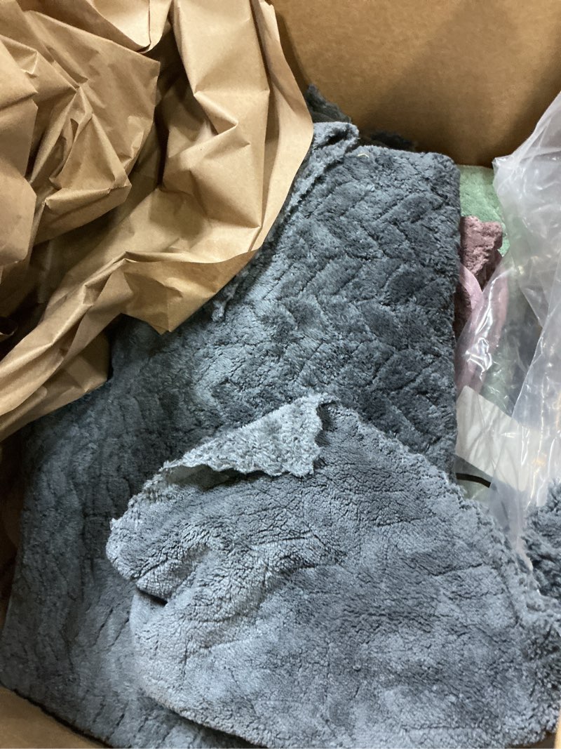 Condition photo showing As Is for Mixweer 16 Pieces Bath Towels Sets Quick Dry Towel Set for Bathroom Included 4 Bath Towels 4 Hand To