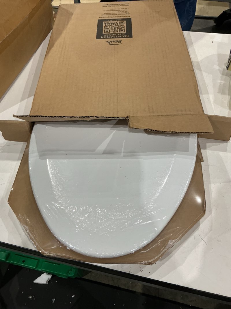 Condition photo showing New/Like New for bemis 1500ec 390 lift-off wood elongated toilet seat, cotton white (pack of 1) | durable enameled wood resists chipping & scratching, fits all standard elongated toilets, made in usa, 1500ec 390