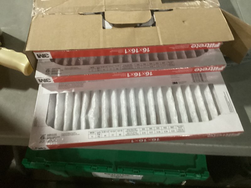 Condition photo showing New/Like New for filtrete 16x16x1 ac furnace air filter, merv 11, mpr 1000, micro allergen defense, 3-month pleated 1-inch electrostatic air cleaning filter, 4 pack (actual size 15.81 x 15.81 x 0.81 in)