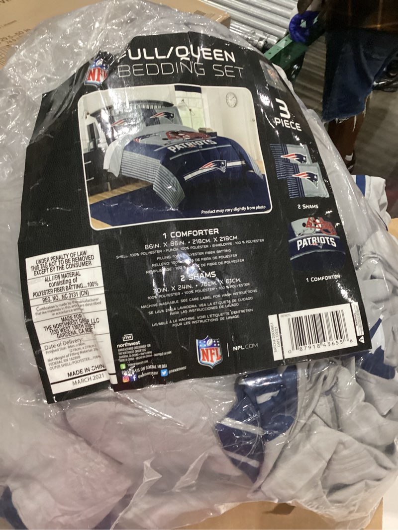 Condition photo showing As Is for logo brands new england patriots crosser comforter set full/ queen