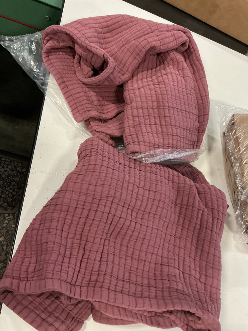 Condition photo showing As Is for quince (pillowcase set of 2)organic ribbed cotton coverlet set, king/cal king, plum