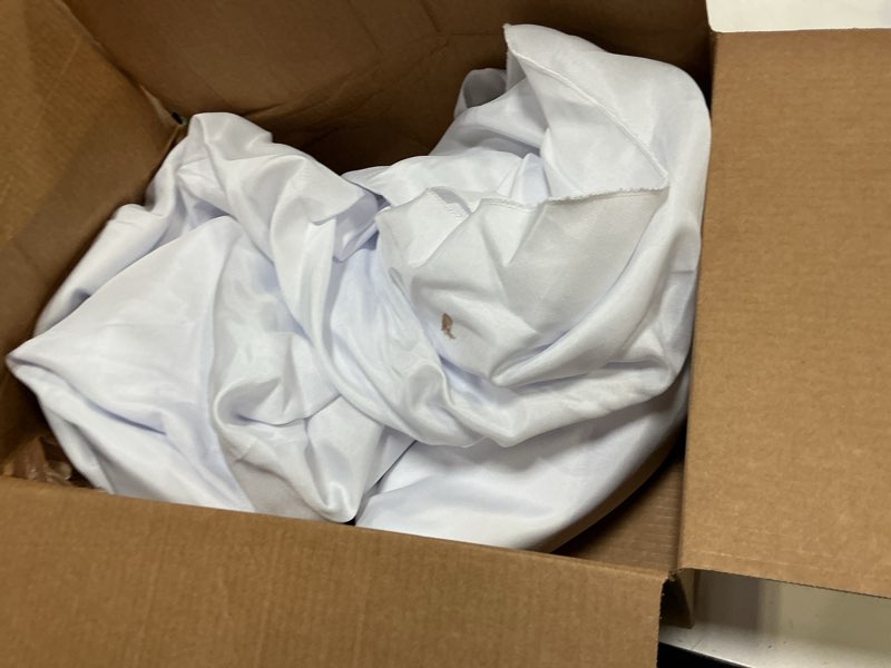 Condition photo showing As Is for VidaFete 2 Pack 120inch Round Tablecloth Polyester Table Cloth, Stain Resistant and Wrinkle Polyester Dining Table Cover for Kitchen Dinning Party Wedding Round Tabletop Buffet Decoration (White) White 120" (2 Pack)