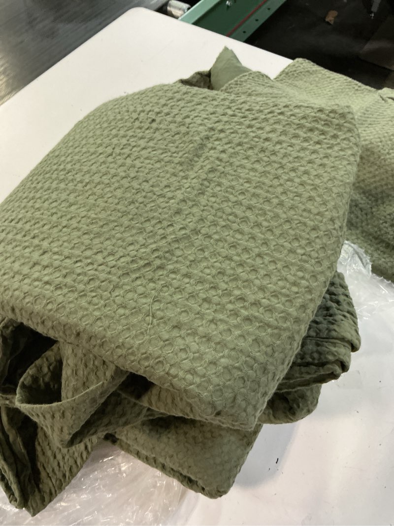 Condition photo showing Good Condition for  quince organic luxe honeycomb duvet cover king/cal king olive 