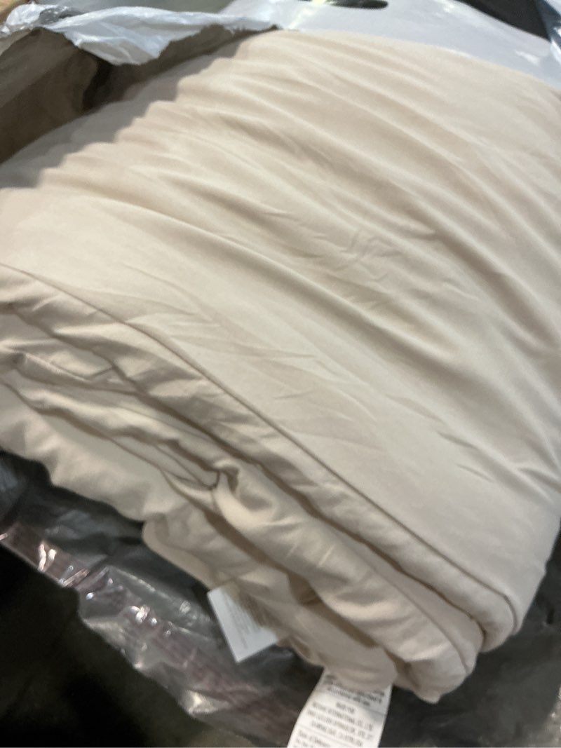 Condition photo showing Good Condition for bedsure queen comforter set, beige soft prewashed bedding for all seasons, 3 pieces gentlesoft™ bed set, 1 lightweight comforter (90"x90") and 2 pillowcases (20"x26") queen(90"x90") 01 - beige