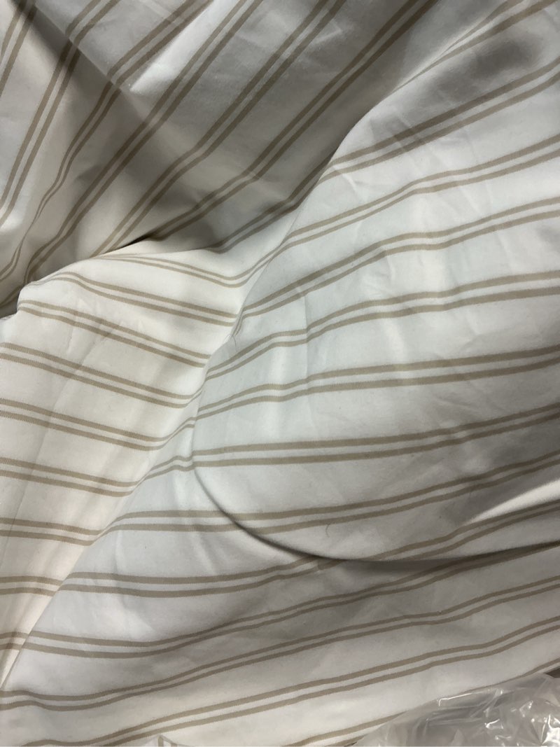 Condition photo showing Good Condition for quince  full/queen duvet cover 88inx92in 