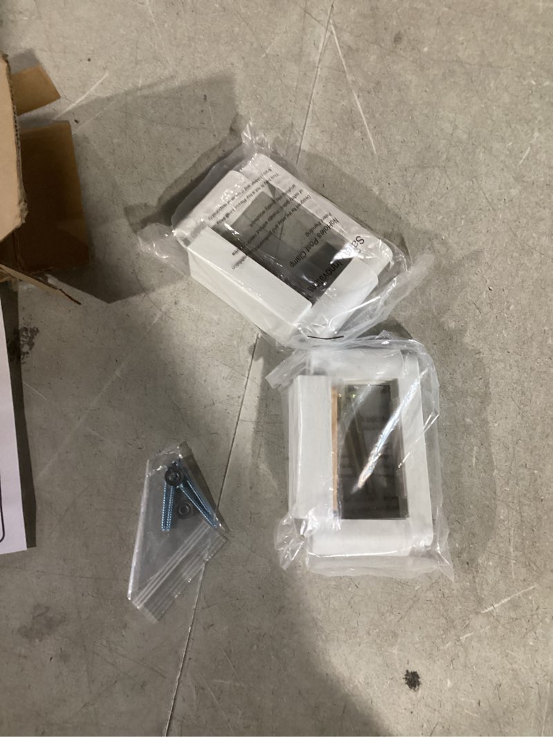 Condition photo showing Good Condition for safety innovations no hole stairway baby gate mounting kit - fits posts from 2 3/4 inches to 3 1/2 inches wide with square or round tops - no adhesives on or screws in your posts, (1-pack)