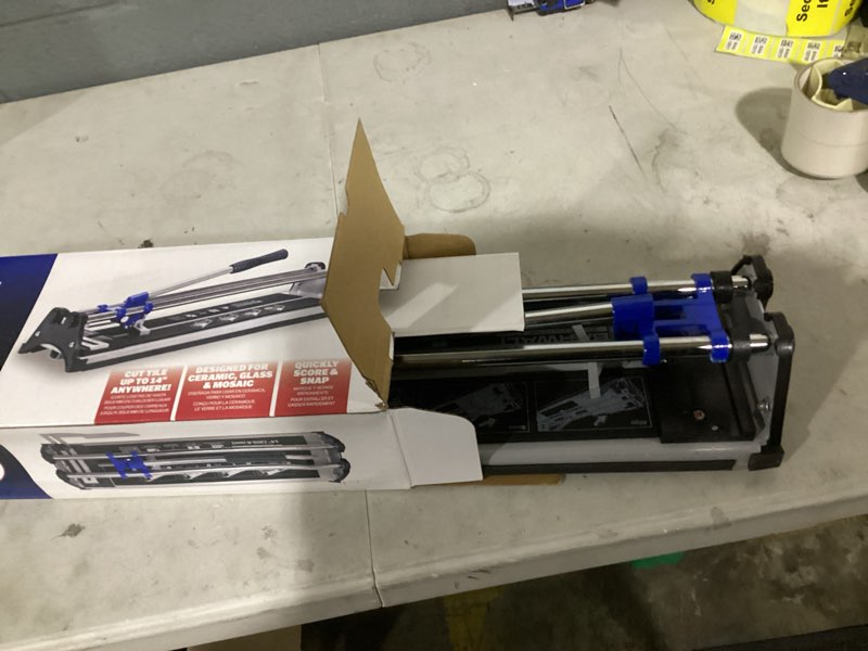 Condition photo showing Good Condition for barwalt 14-in tile cutter