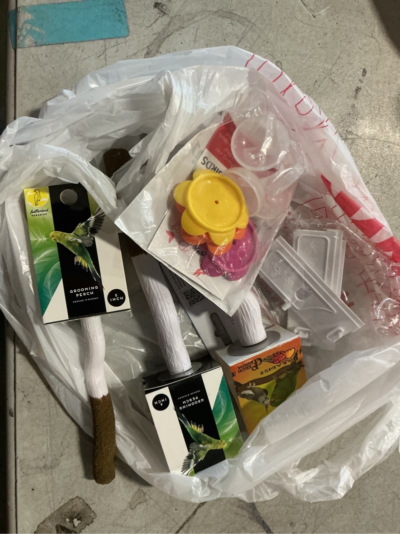 Condition photo showing New/Like New for Assortment of small pet items (Birds), Miscellaneus small, variety of items multiples pieces 5 pieces total
