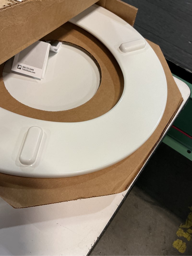 Condition photo showing Good Condition for mayfair linden slow close toilet seat, non slip heavy duty wood, easy install, round, white round traditional hinge