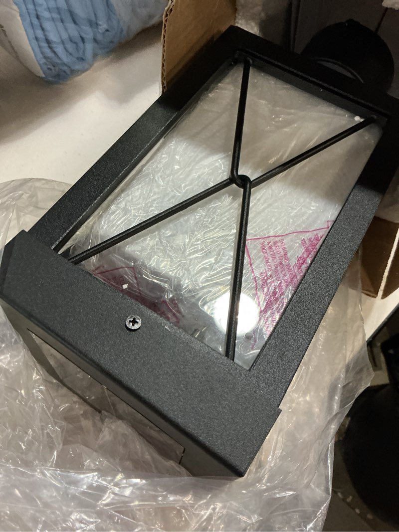Condition photo showing New/Like New for emliviar modern led outdoor solar powered post light with remote control, 13.8 inch single deck post light with clear glass, black finish, 0387p-sl bk 1-pack