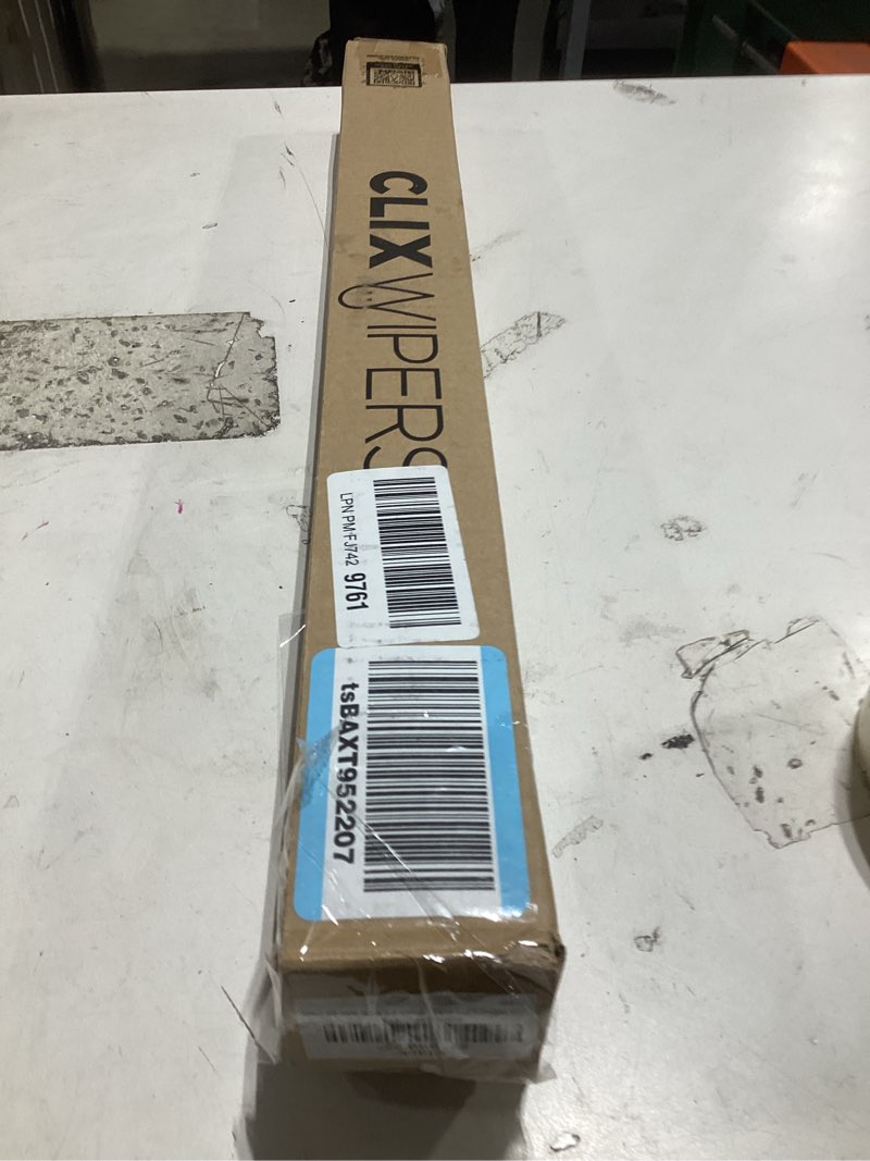 Condition photo showing Good Condition for clixwipers 22" + 22" black carbon fiber all weather premium automotive replacement windshield wiper 