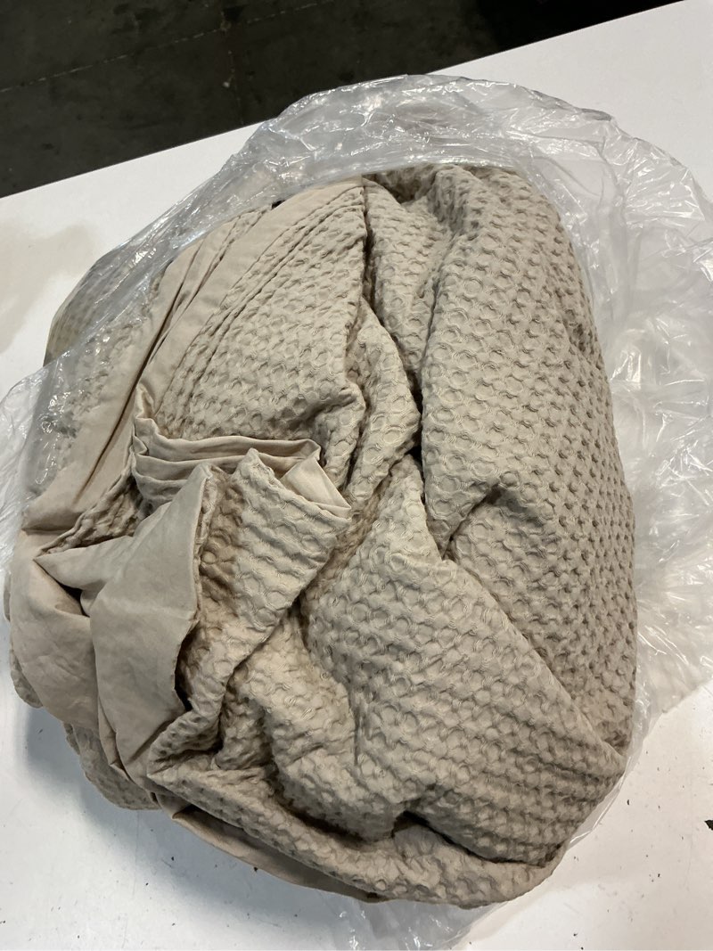 Condition photo showing As Is for quince organic luxe honeycomb duvet cover set, full/queen, sand