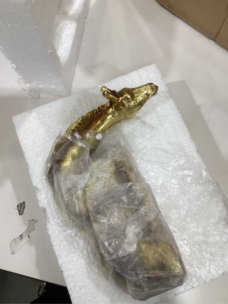 Condition photo showing New/Like New for Braxio Living Room Decor Statues Indoor - Resin Abstract Golden Giraffe Sculptures Home Decor for Desktop Shelf Table Desk Bedroom Office Farmhouse Decoration Gifts 8.25 * 5.5 * 3.5 Inch Gold Giraffe