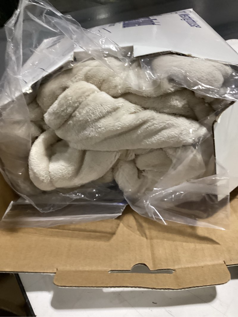 Condition photo showing Good Condition for Westinghouse Twin Size Heated Blanket, Electric Blanket Twin with 10 Heating Levels and 1-12 Hours Auto-Off, Flannel to Sherpa Reversible, Flower Jacquard Heated Blanket, 62 x 84 inch, Beige Twin 62"x84" Beige