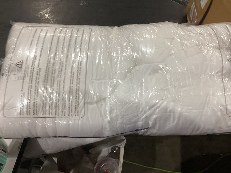 Condition photo showing Good Condition for vorouhals hotel collection bed pillows for sleeping 2 pack standard size cooling pillows set of 2 for back, stomach or side sleepers, super soft down alternative microfiber filled pillows standard (pack of 2)