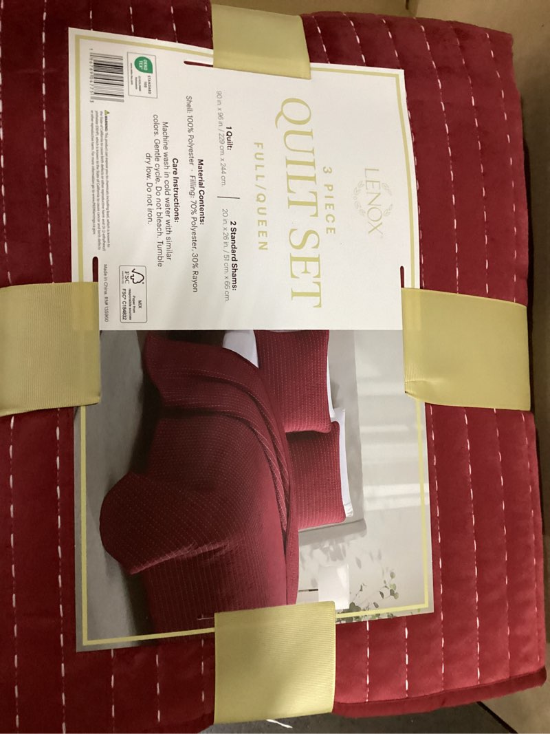 Condition photo showing New/Like New for lenox holiday quilt set, red, full/queen
