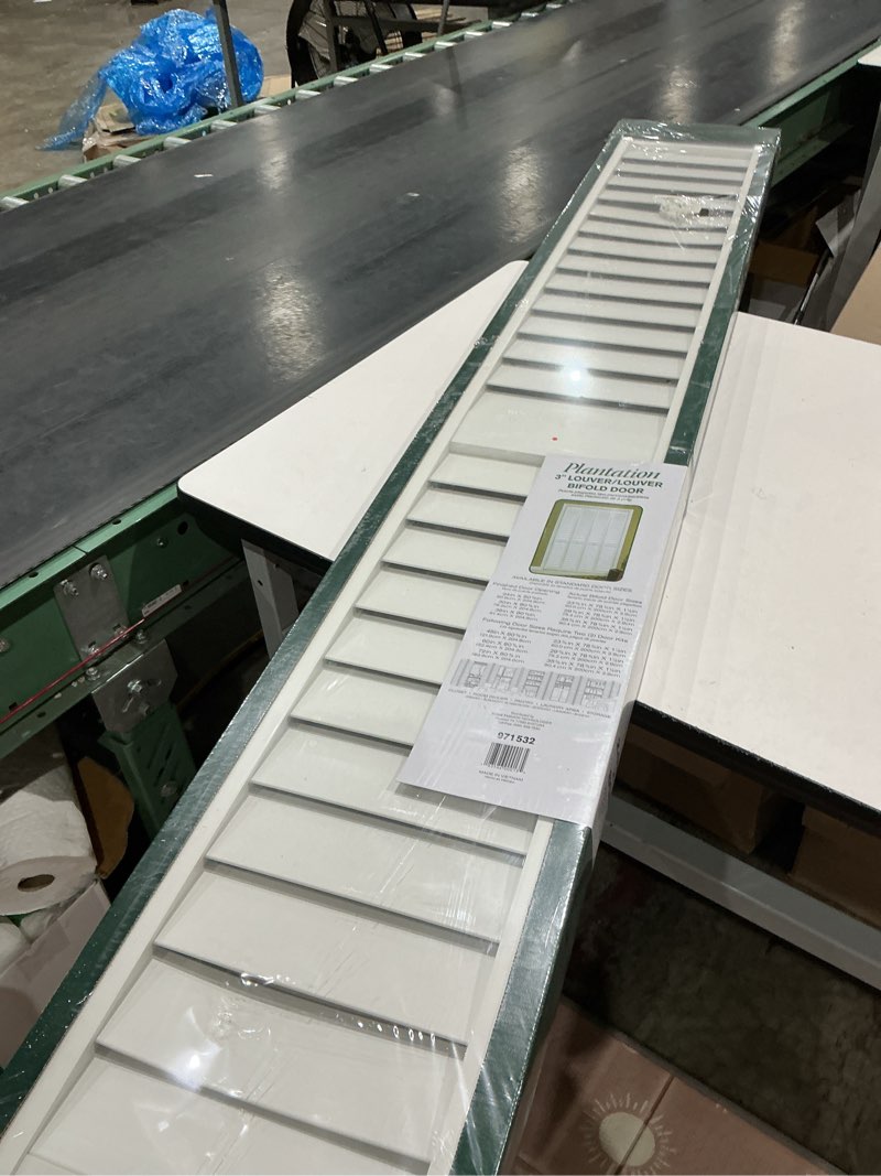 Condition photo showing Good Condition for 24 in. x 80 in. 3 in. louver/louver white pvc composite interior closet bi-fold door