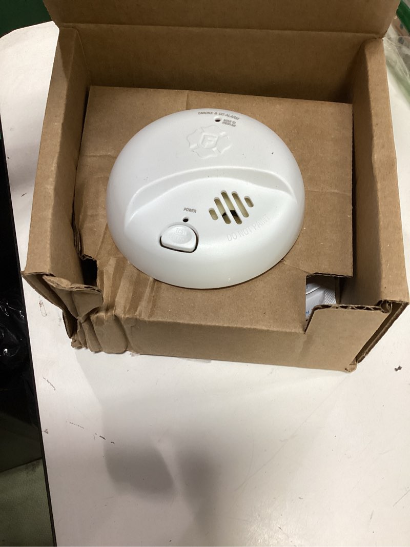 Condition photo showing Good Condition for first alert brk smico110, 10-year battery combination smoke & carbon monoxide alarm, 1-pack