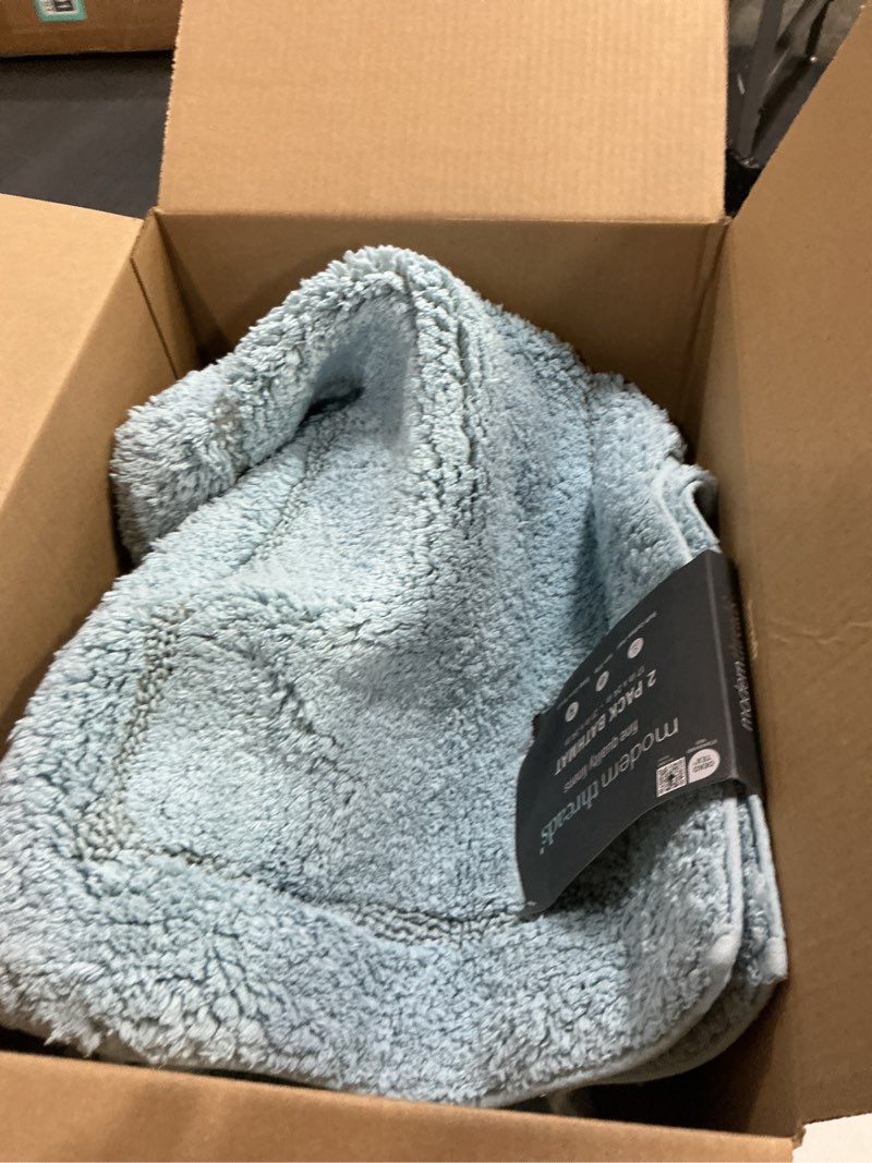 Condition photo showing Good Condition for Modern Threads 2-Pack Solid Loop with Non-Slip Backing Bath Mat Set 17-inch by 24-inch & 21-inch by 34-inch, Light Blue