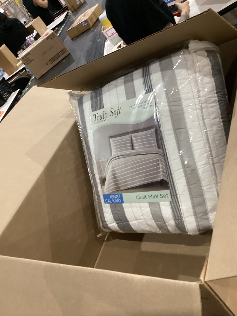 Condition photo showing Good Condition for maddow stripe grey king/cal king 3-piece quilt set