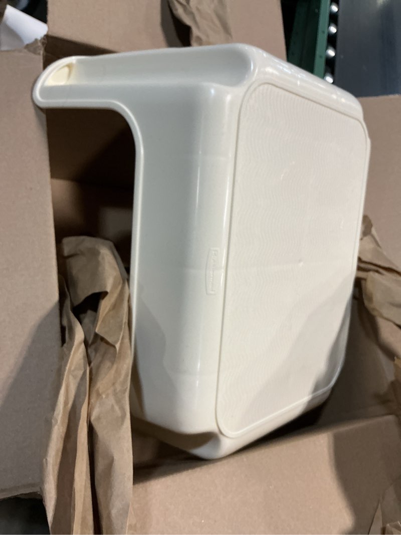 Condition photo showing Good Condition for Rubbermaid Roughneck Step-Stool Bisque Lightweight Holds up to 300 pounds Ideal for Kitchen-Bath Skid-Resistant Bisque 1 ct (Pack of 1)