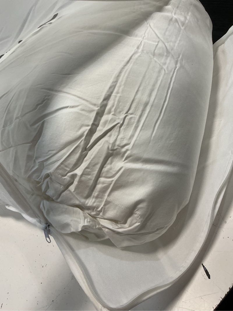 Condition photo showing Good Condition for quince lightweight premium down alternative comforter, full/queen, white