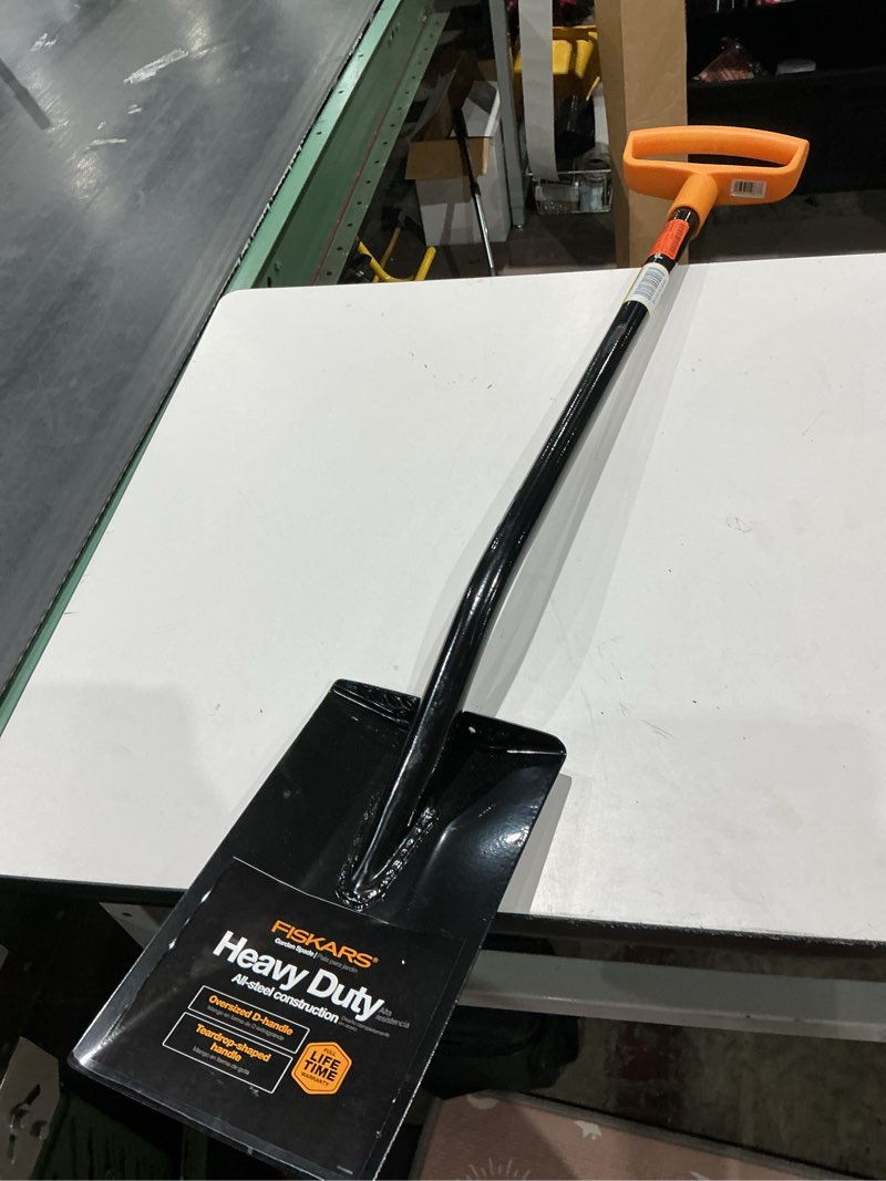 Condition photo showing Good Condition for steel d-handle garden spade